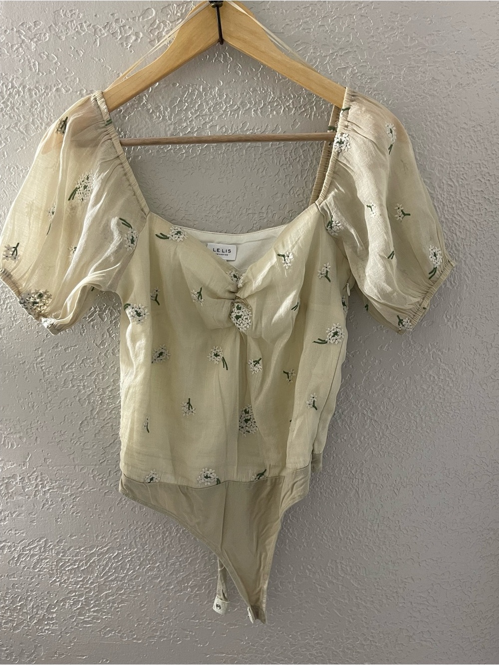 Le Lis Cream Floral Peasant Puff-Sleeve Bodysuit Size Medium